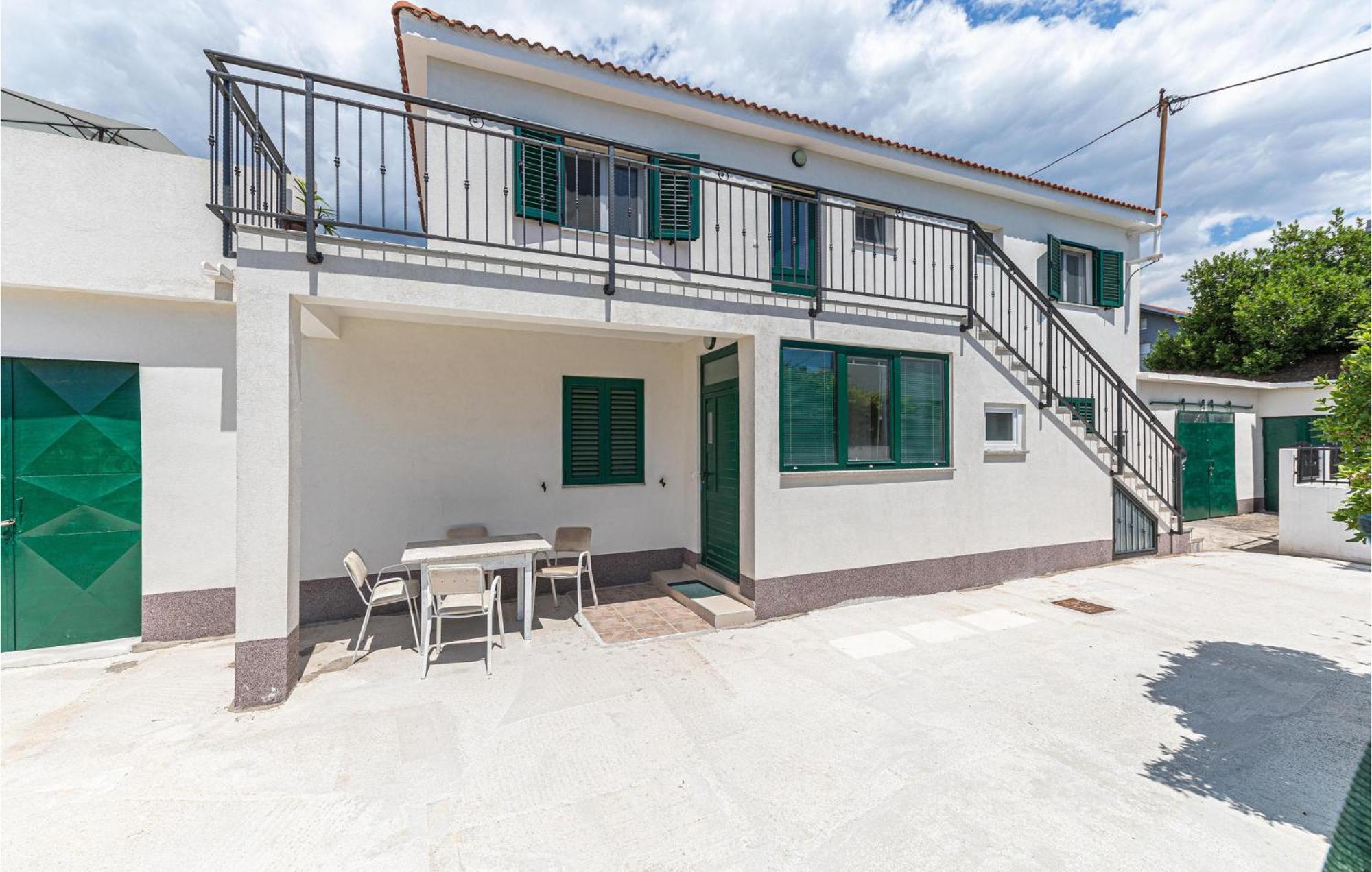 Apartamento 2 Bedroom Stunning In Kastel Stari Kaštela